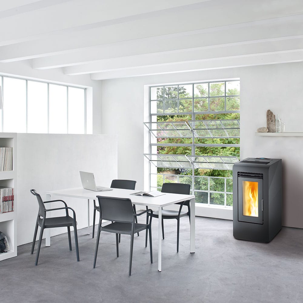 ARTEL_CAYENNE_12_FREESTANDING_PELLET_BURNING_FIREPLACE_CALORE_SUSTAINIBLE_ENERGY.jpg